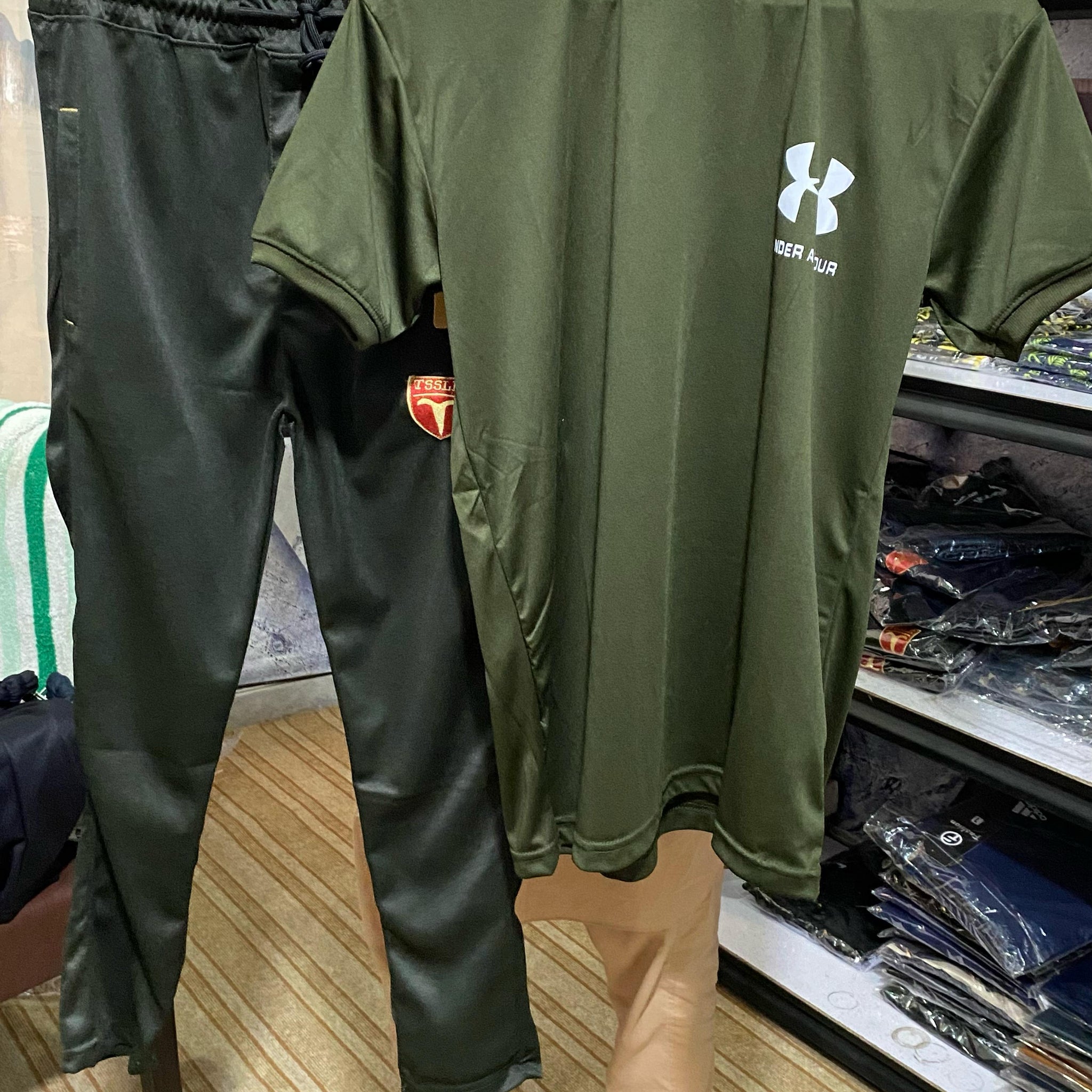 UNDERAMRMOUR TRACK SUIT