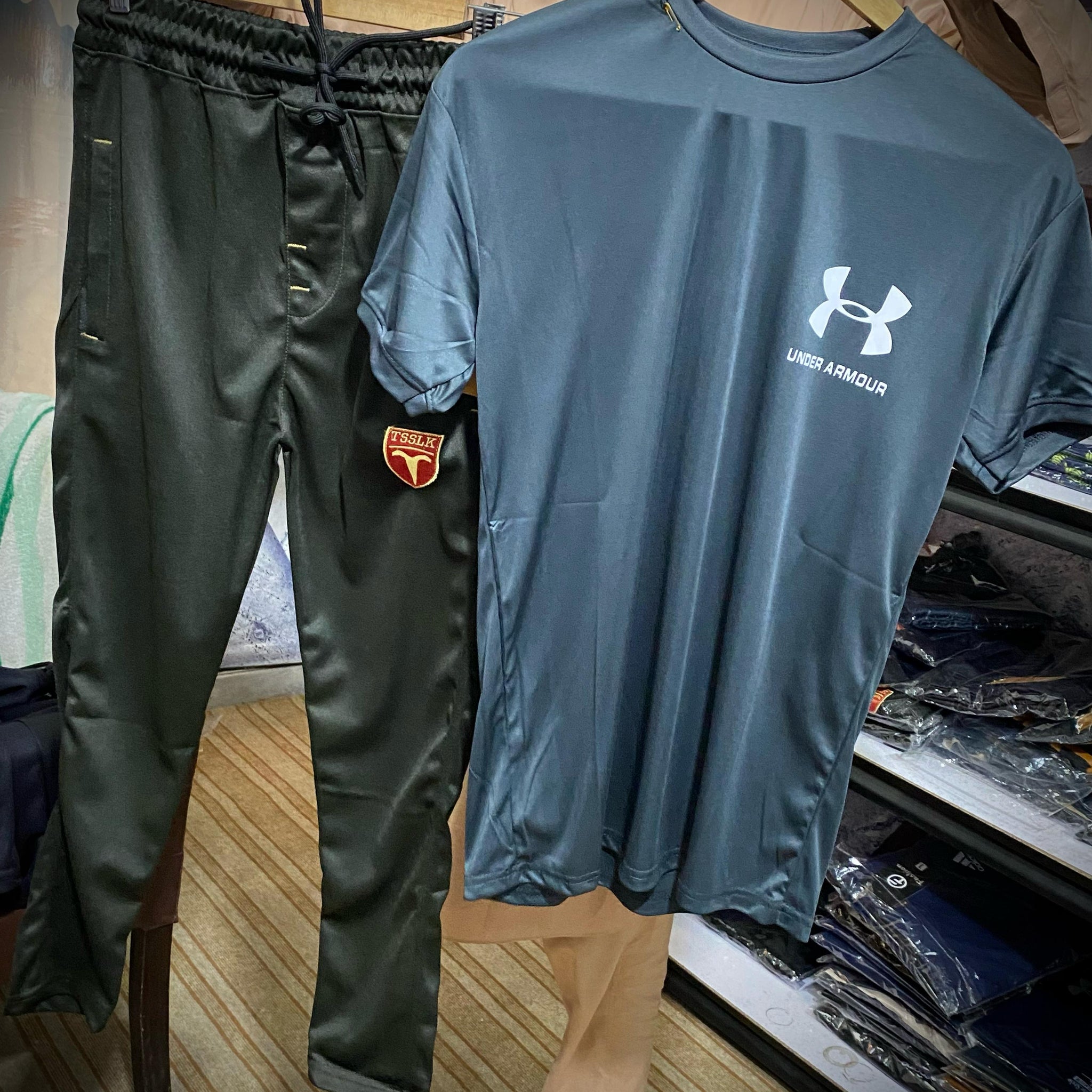 UNDERAMRMOUR TRACK SUIT