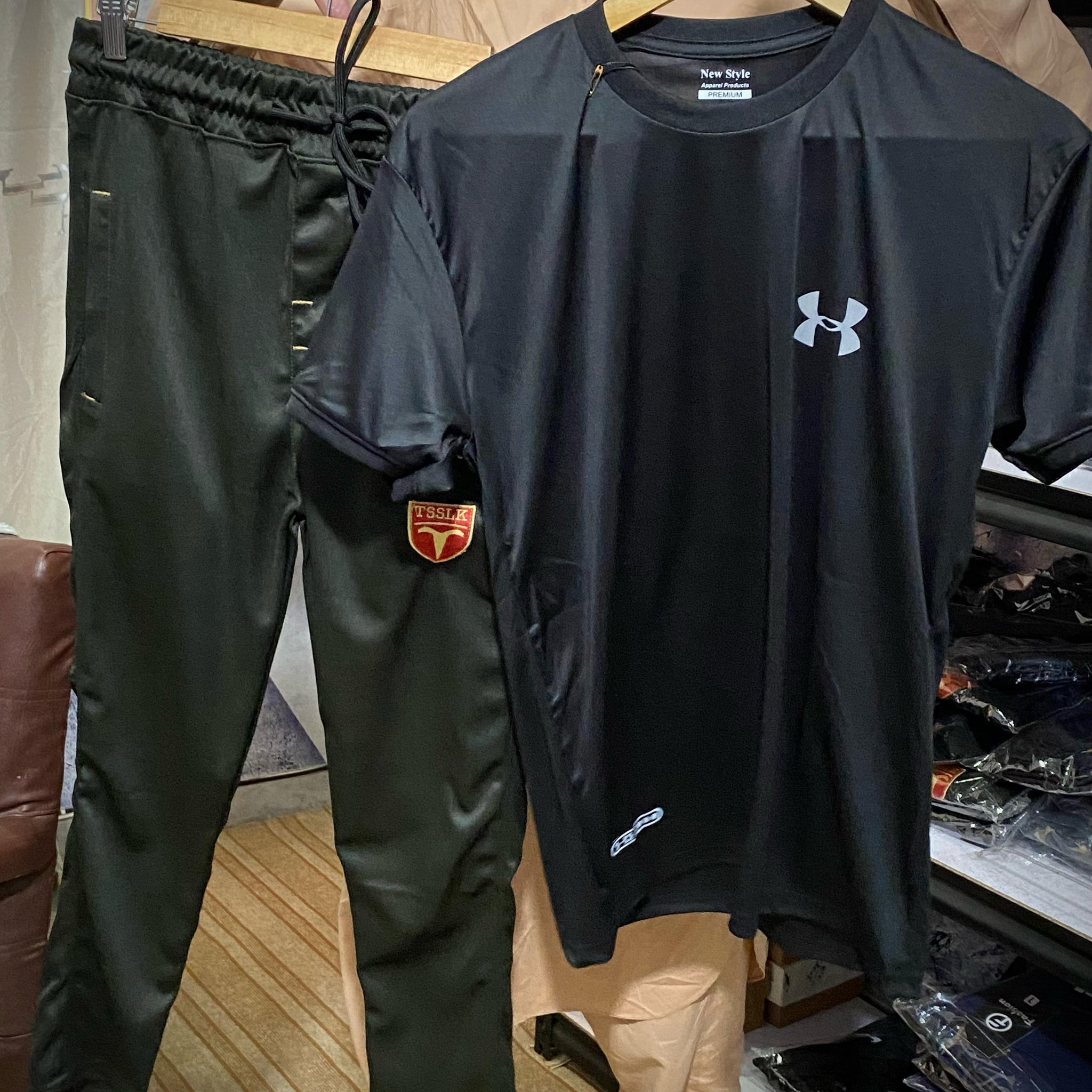 UNDERAMRMOUR TRACK SUIT