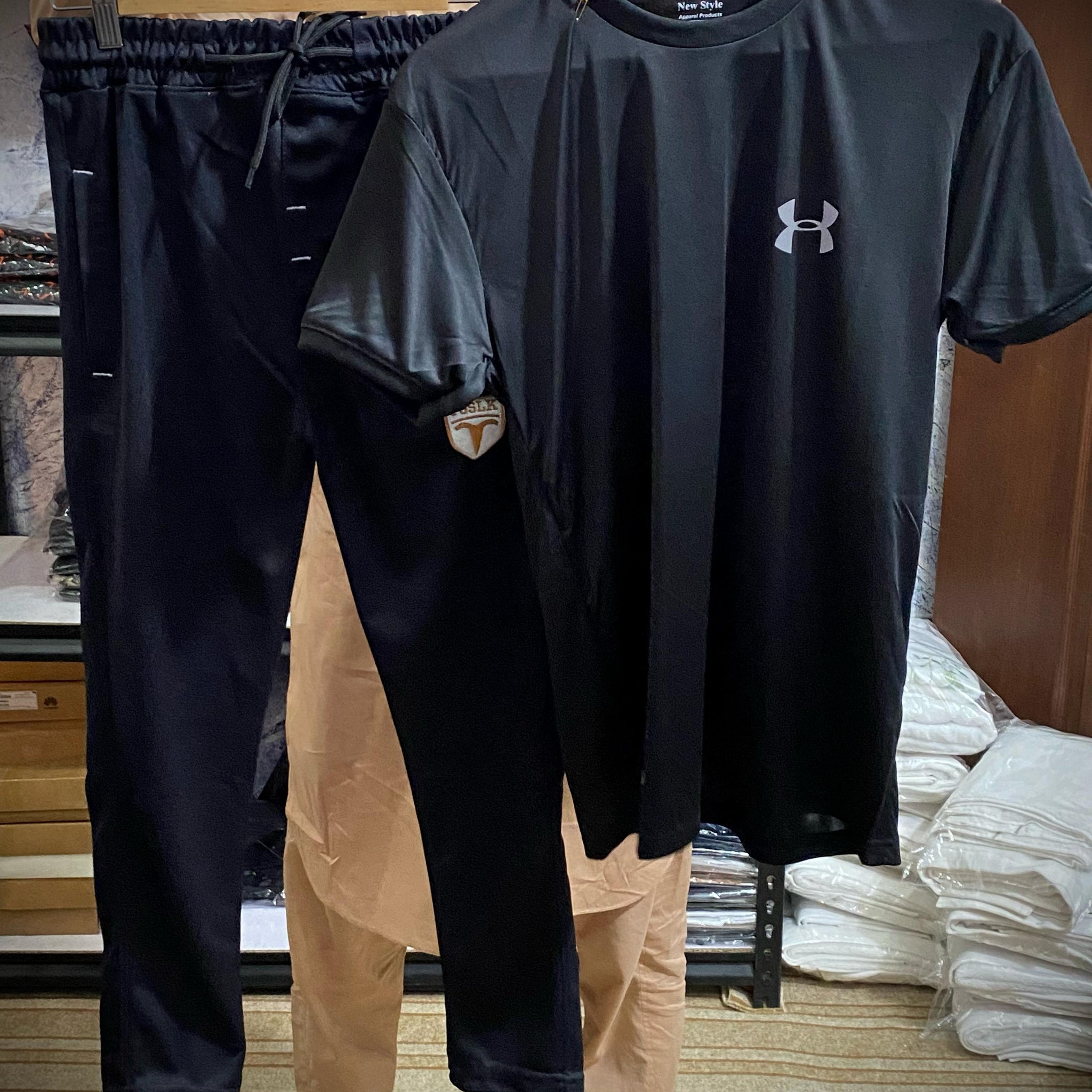 UNDERAMRMOUR TRACK SUIT