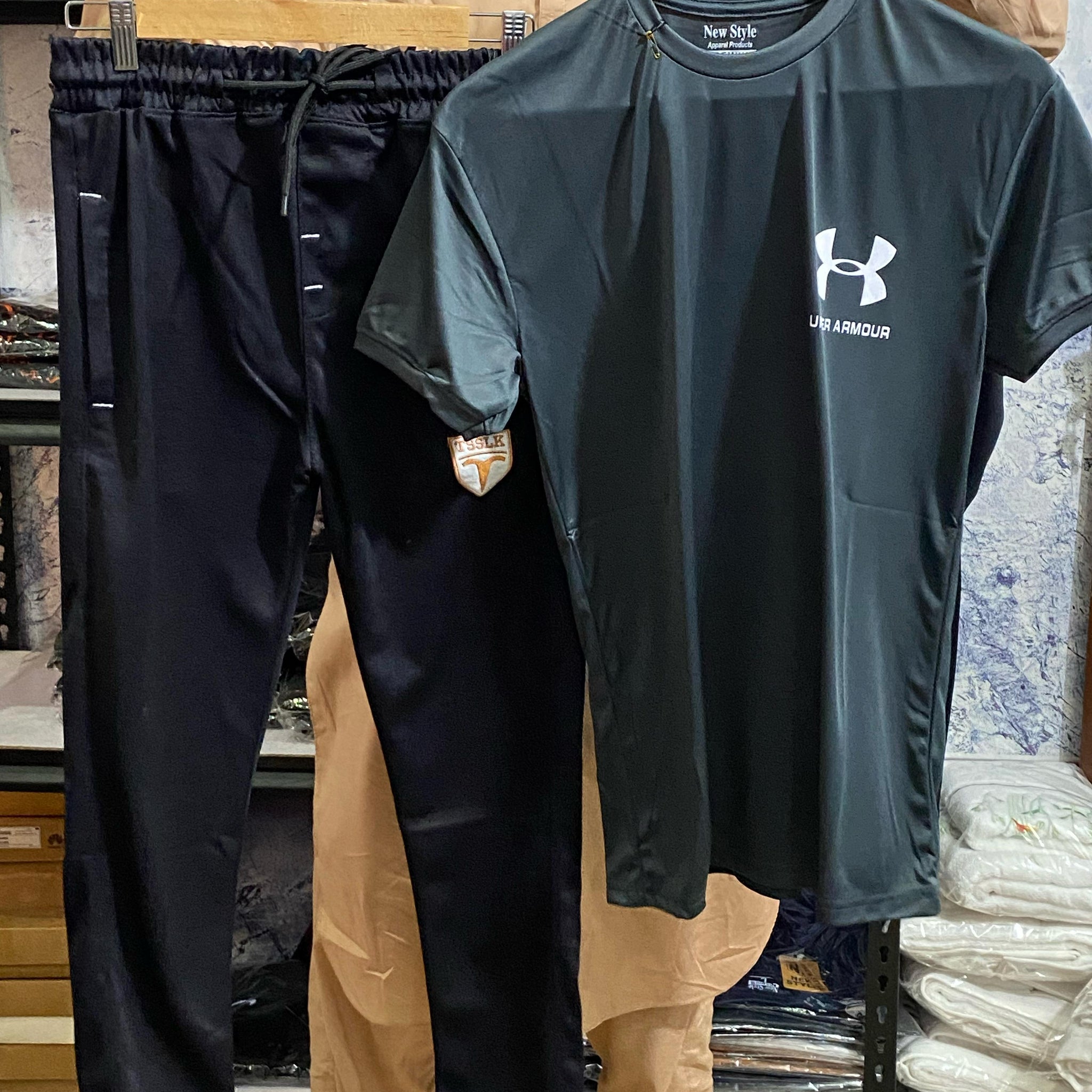 UNDERAMRMOUR TRACK SUIT