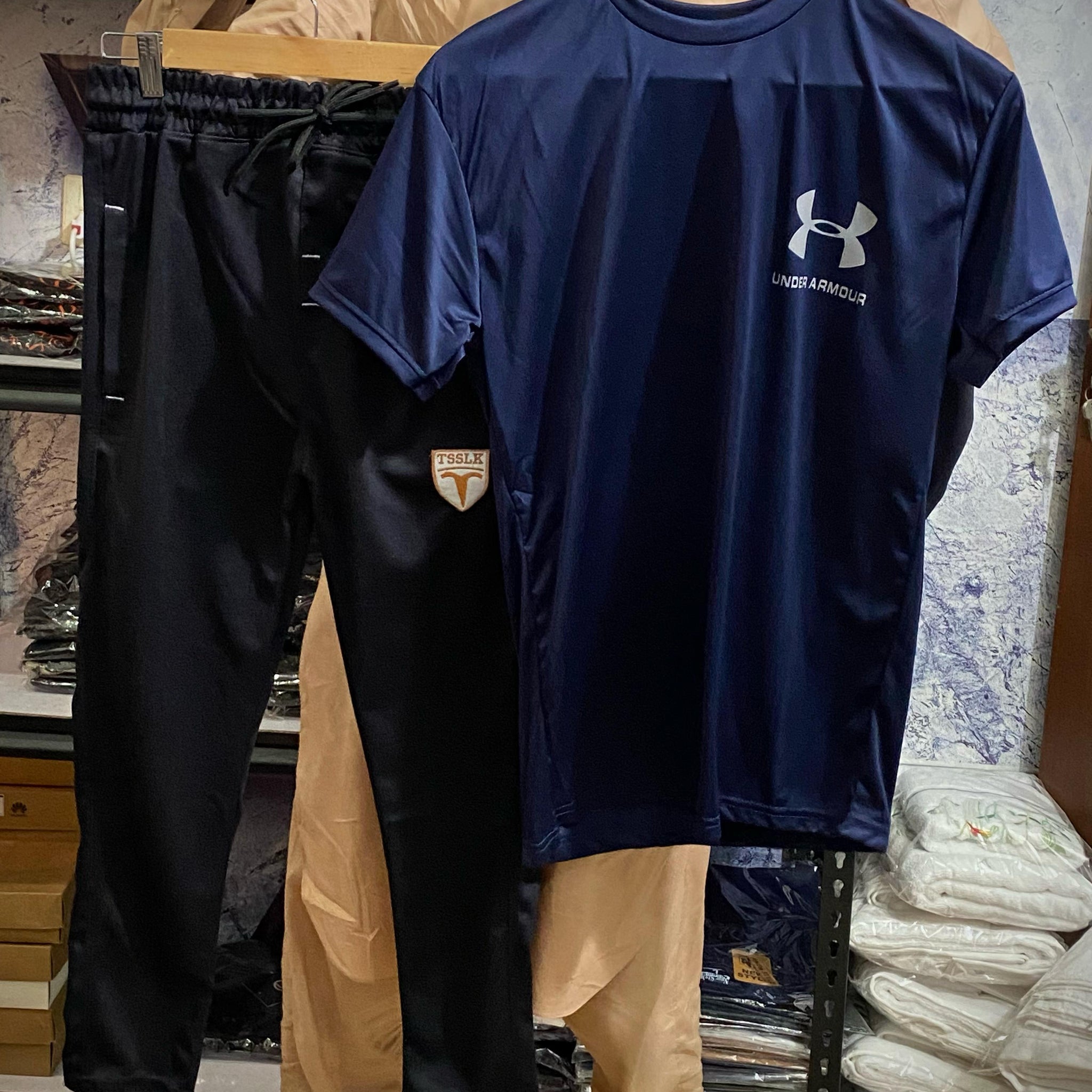 UNDERAMRMOUR TRACK SUIT