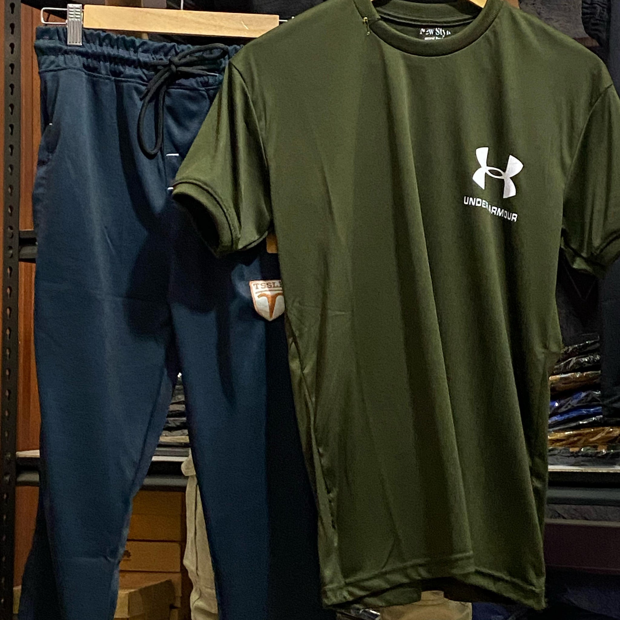 UNDERAMRMOUR TRACK SUIT