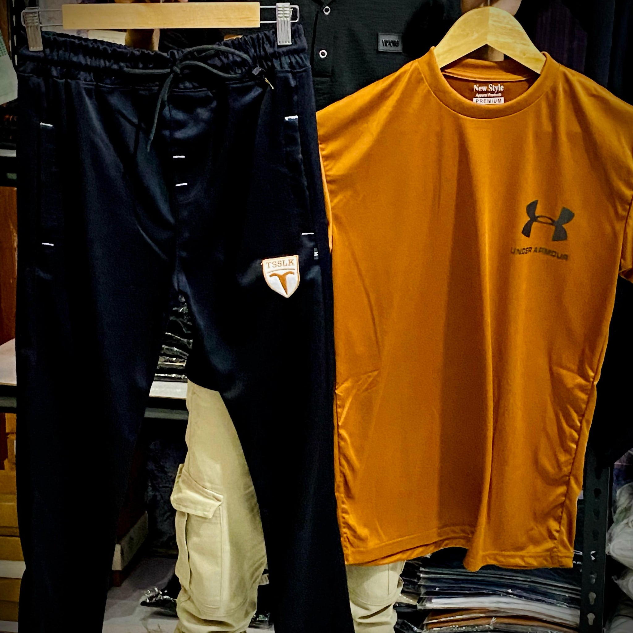 UNDERAMRMOUR TRACK SUIT