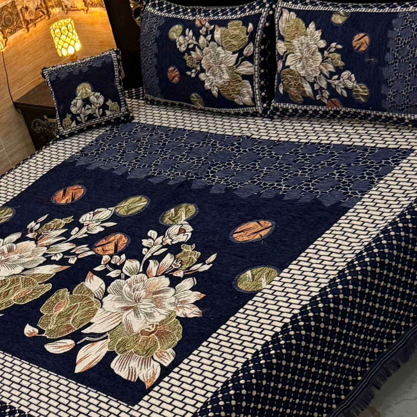 4Pc Velvet Jaquard Bedsheet |King Size | Velvet Jaquard