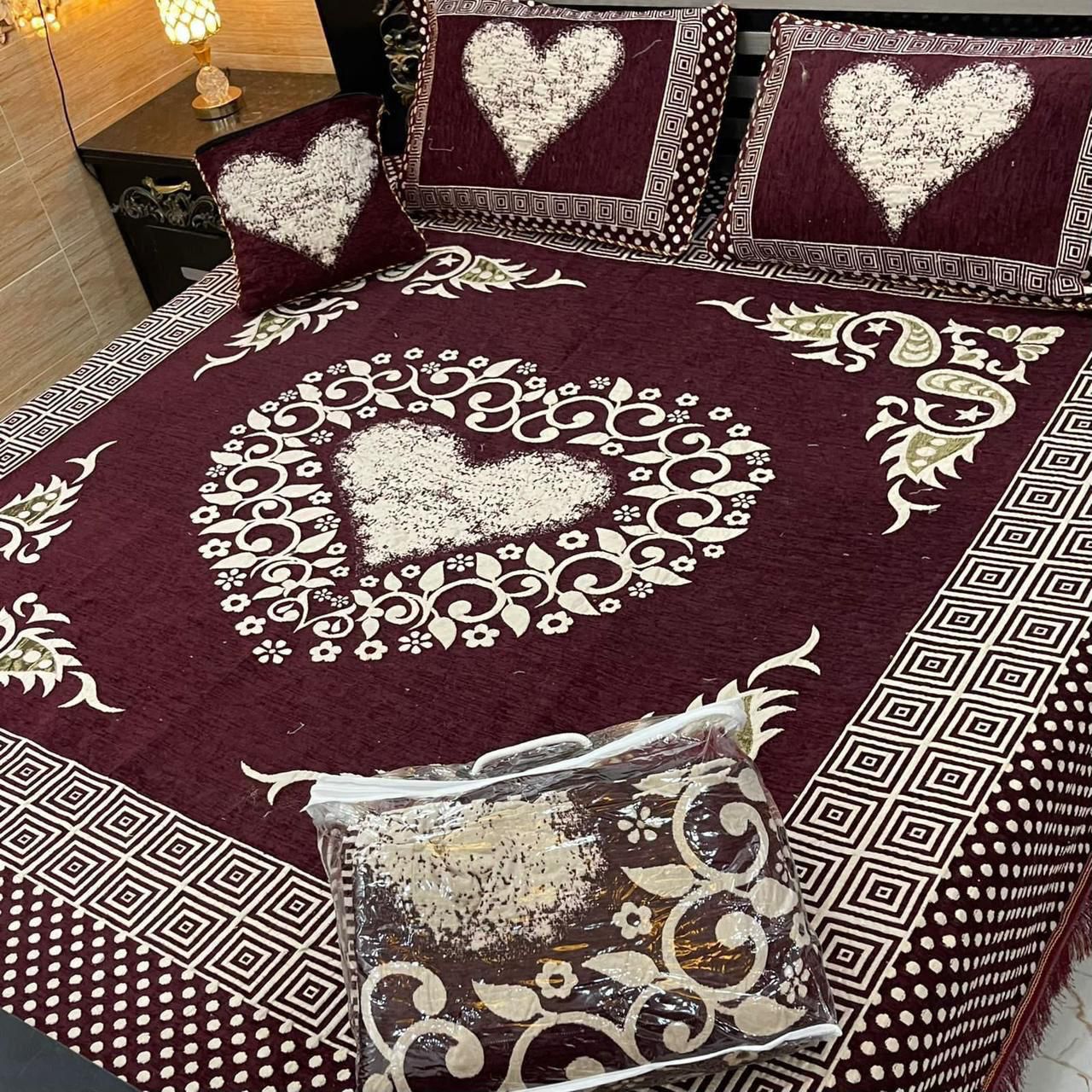 4Pc Velvet Jaquard Bedsheet |King Size | Velvet Jaquard Meroon Heart