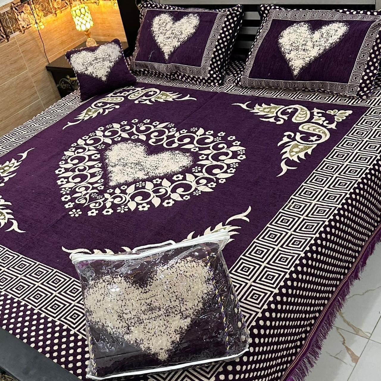 4Pc Velvet Jaquard Bedsheet |King Size | Velvet Jaquard Purple Heart