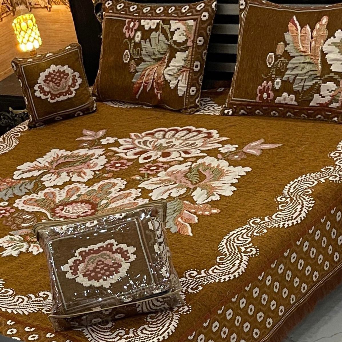 4Pc Velvet Jaquard Bedsheet |King Size | Velvet Jaquard Mustard Motif