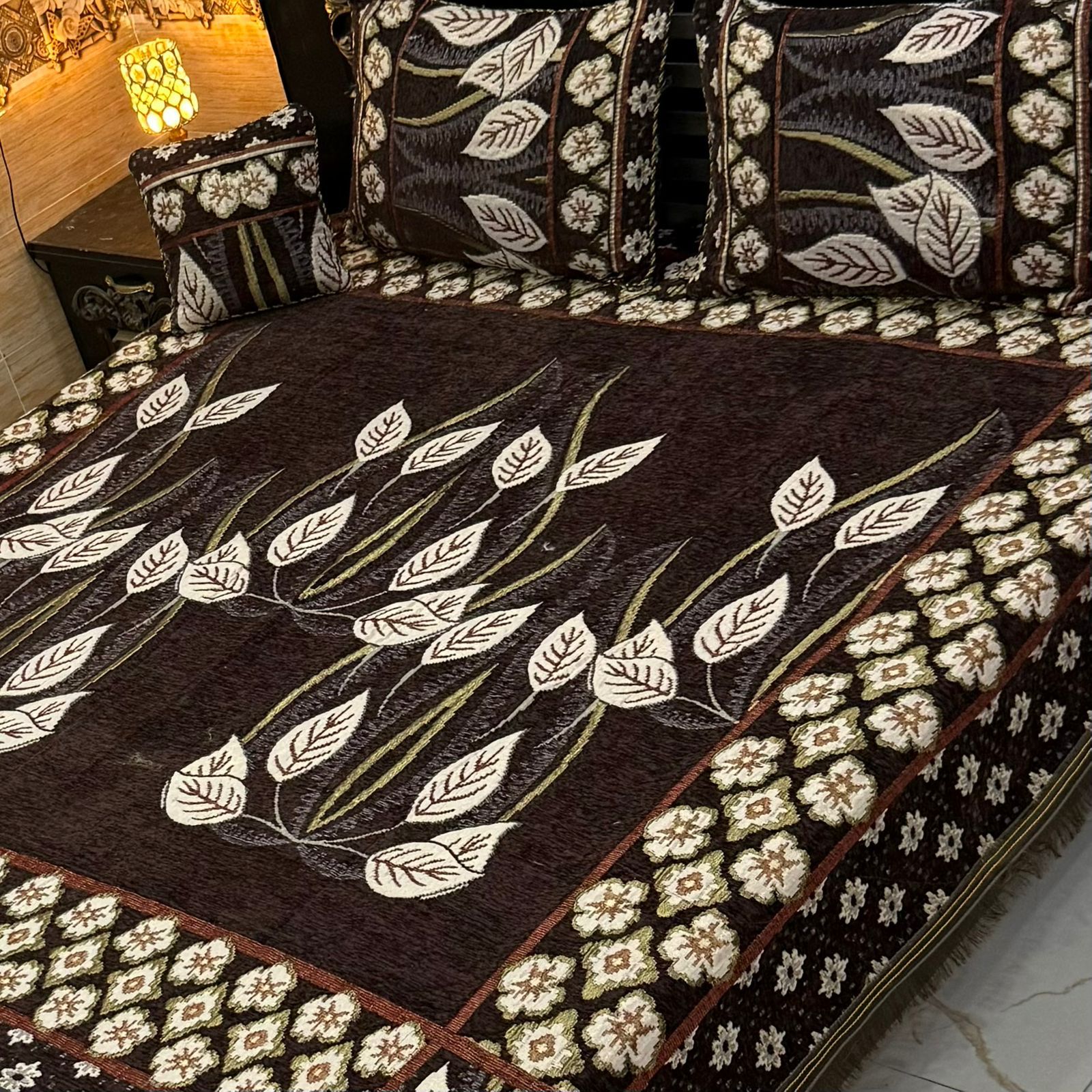 4Pc Velvet Jaquard Bedsheet |King Size | Velvet Jaquard Brown Leaf