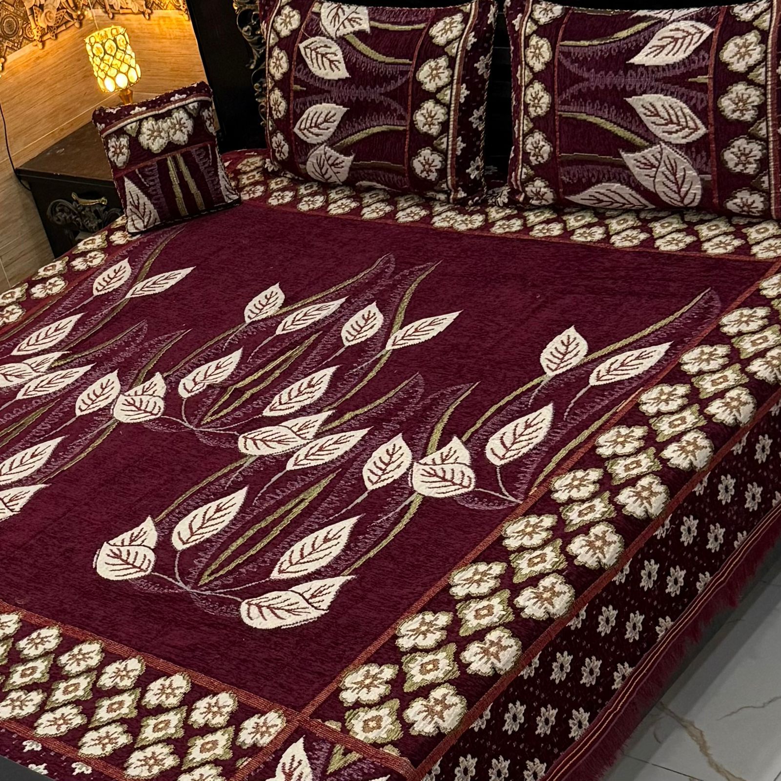 4Pc Velvet Jaquard Bedsheet |King Size | Velvet Jaquard Meroon leaf