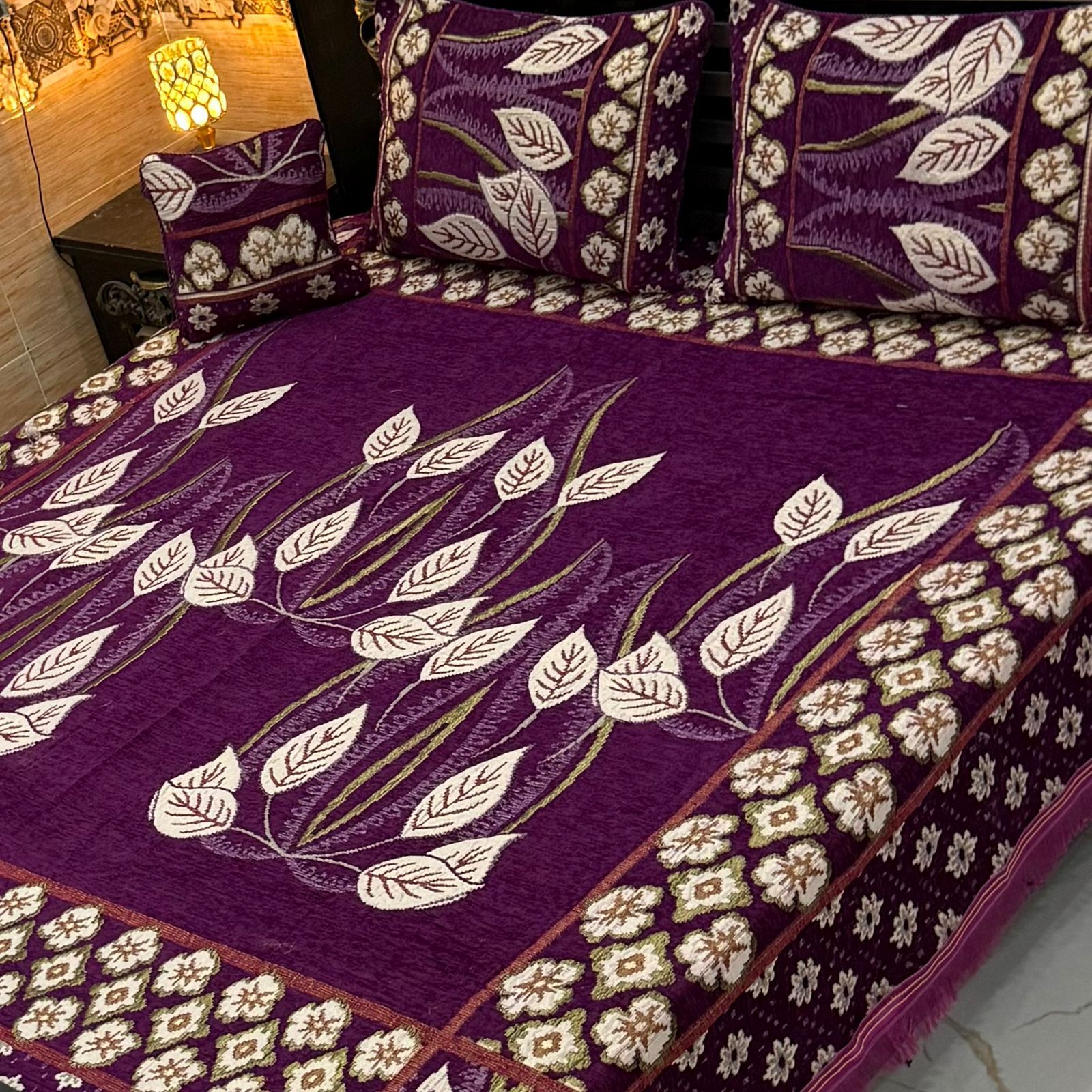 4Pc Velvet Jaquard Bedsheet |King Size | Velvet Jaquard purple leaf