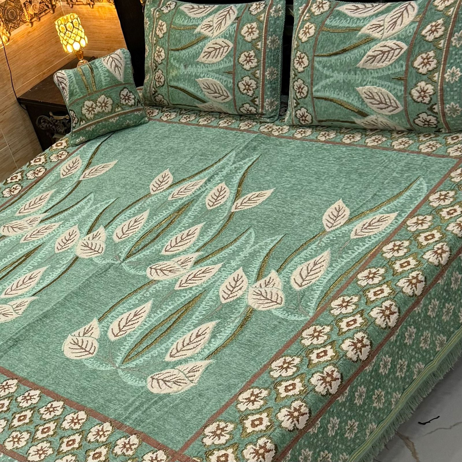 4Pc Velvet Jaquard Bedsheet |King Size | Velvet Jaquard Pista leaf