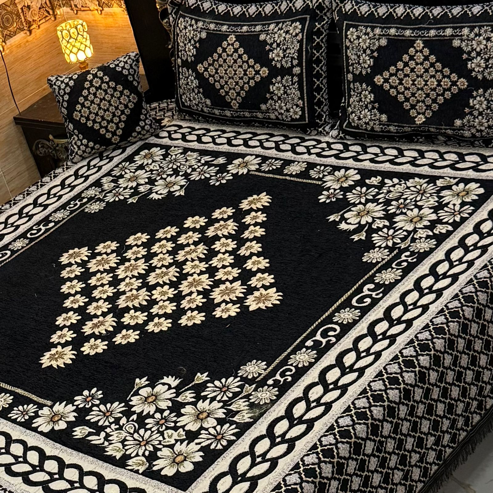 4Pc Velvet Jaquard Bedsheet |King Size | Velvet Jaquard|Black Centre star Motif