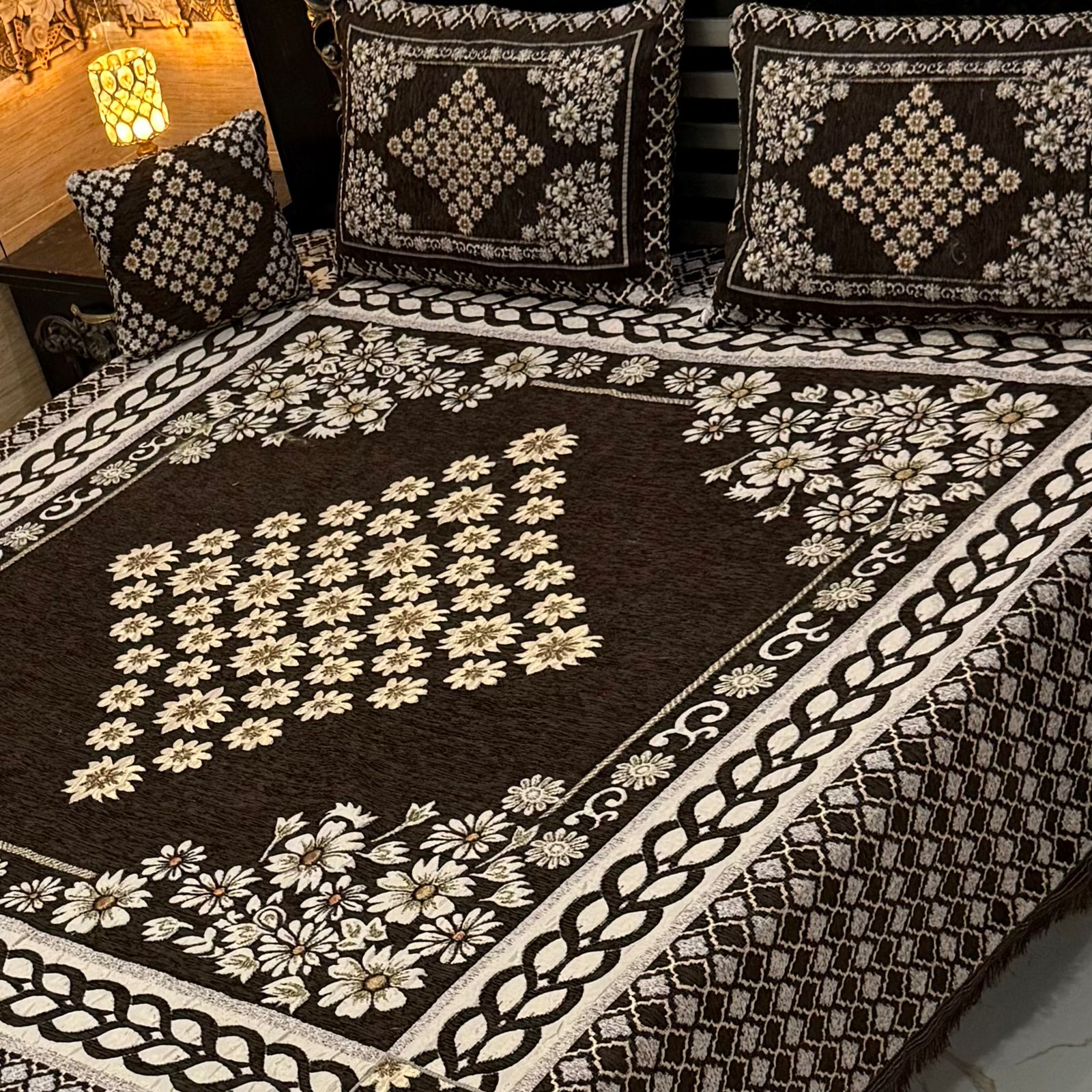 4Pc Velvet Jaquard Bedsheet |King Size | Velvet Jaquard|Brown Centre star Motif