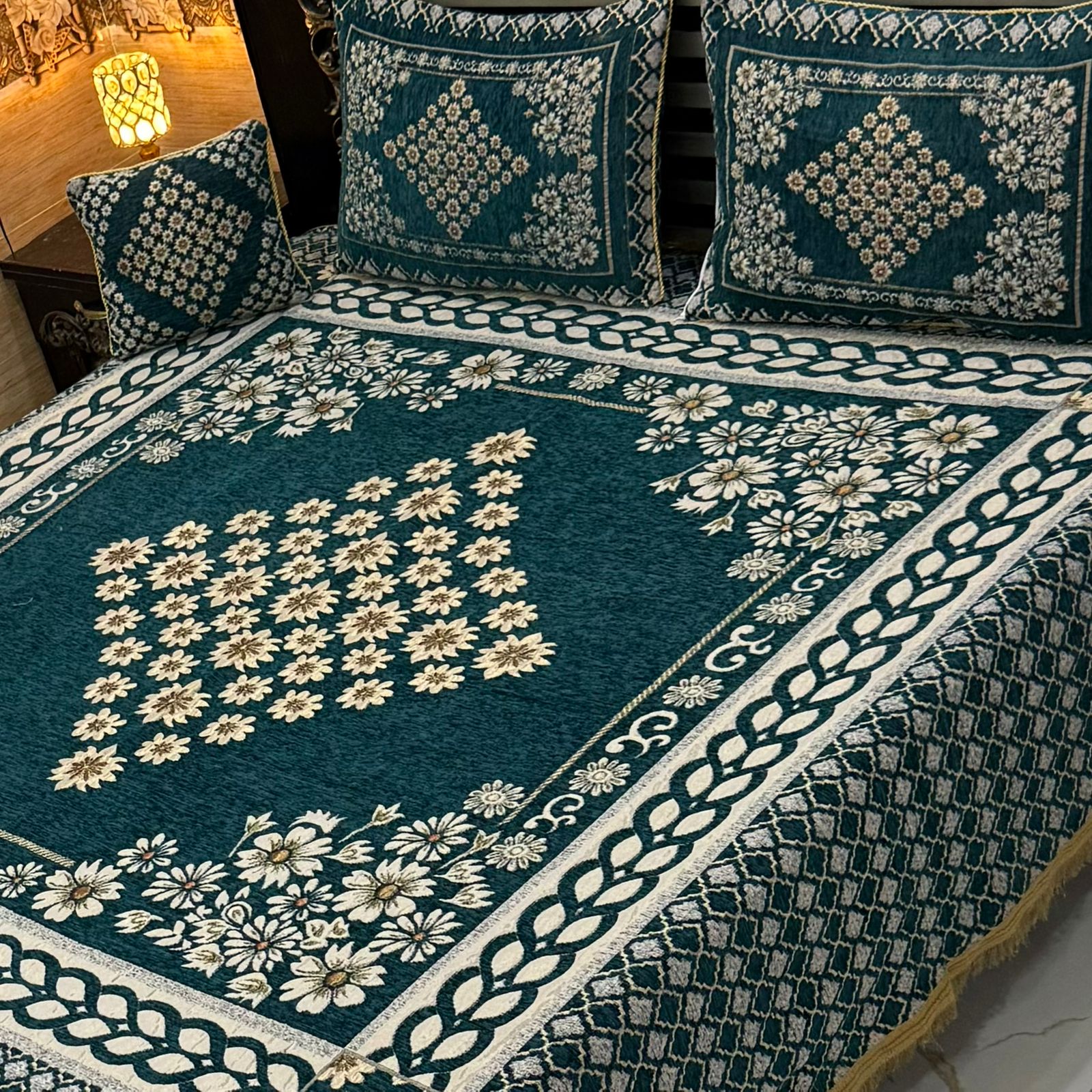 4Pc Velvet Jaquard Bedsheet |King Size | Velvet Jaquard|Zink Centre star Motif