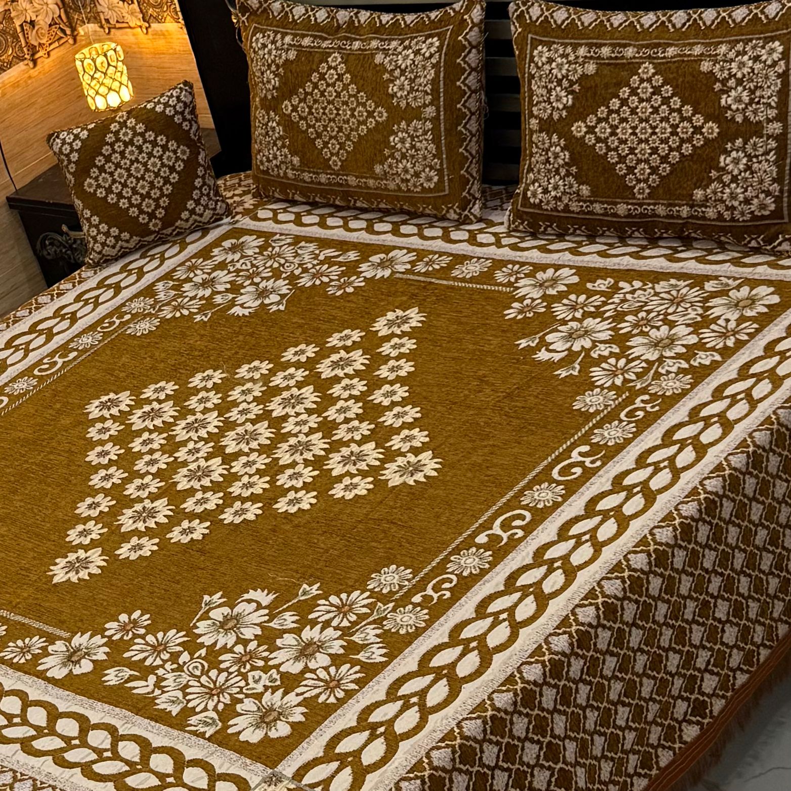 4Pc Velvet Jaquard Bedsheet |King Size | Velvet Jaquard|Mustard Centre star Motif