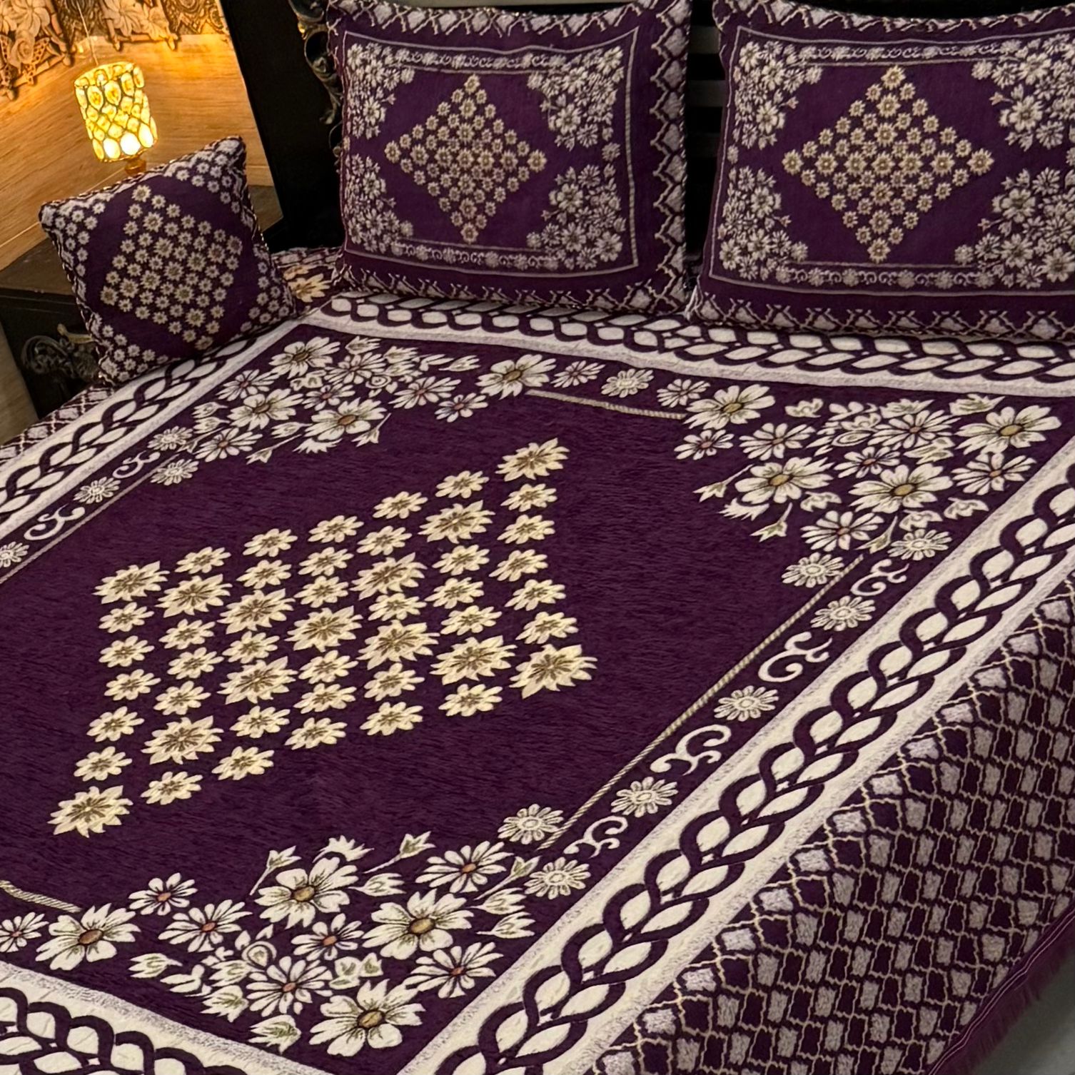 4Pc Velvet Jaquard Bedsheet |King Size | Velvet Jaquard|Purple Centre star Motif
