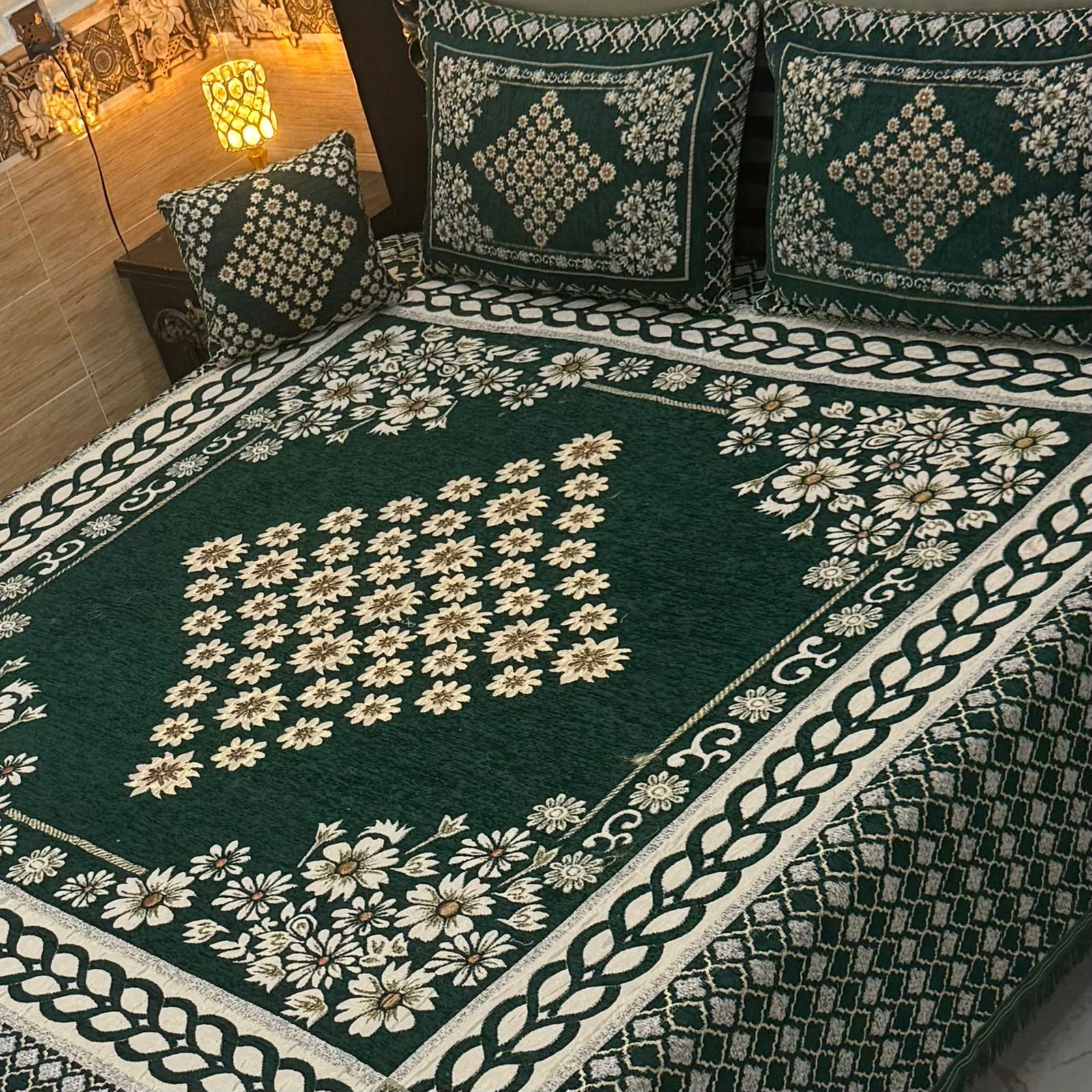 4Pc Velvet Jaquard Bedsheet |King Size | Velvet Jaquard|Mongia Centre star Motif