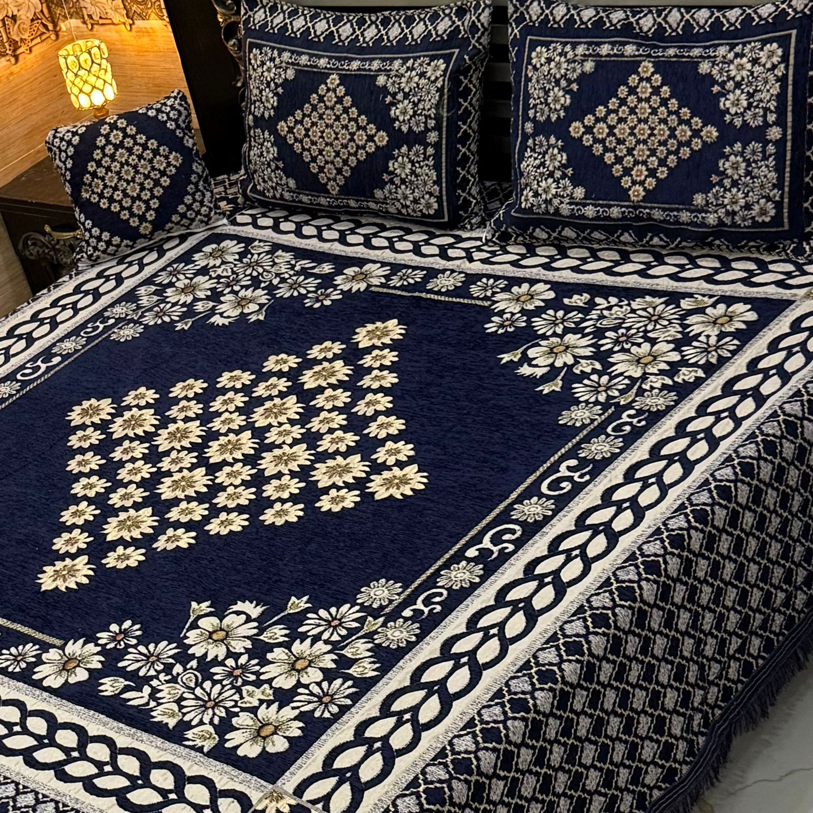 4Pc Velvet Jaquard Bedsheet |King Size | Velvet Jaquard|Nevy Centre star Motif